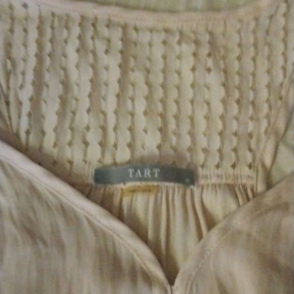 Super cute flowey light cream tank! - Picture 2 of 10